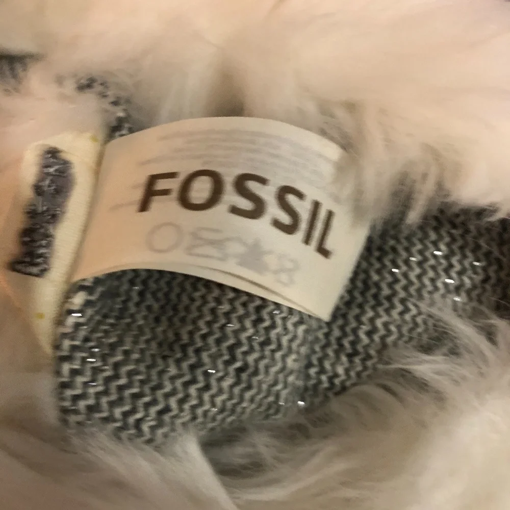 *FOSSIL* White Faux Fur Pull-Through Scarf